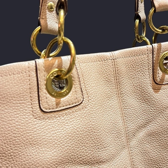 Coach - Picture 3 of 10